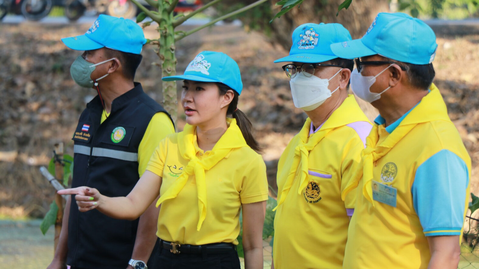 จิตอาสา นร. ร่วมพัฒนาคูน้ำและแปลงผัก